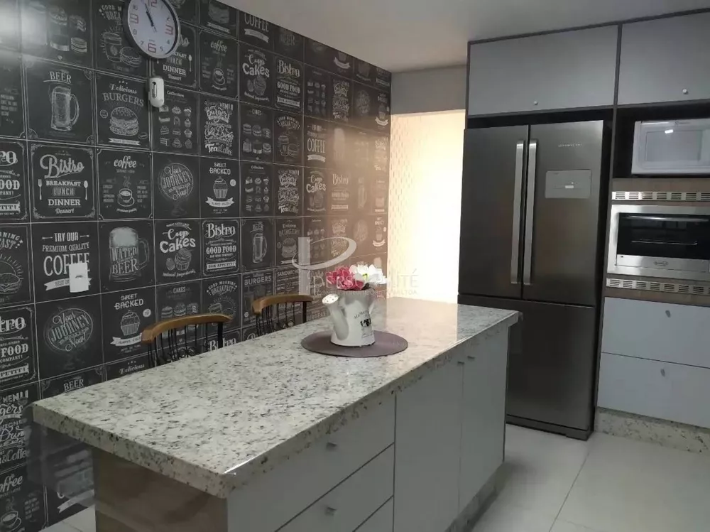 Sobrado à venda com 3 quartos, 200m² - Foto 2