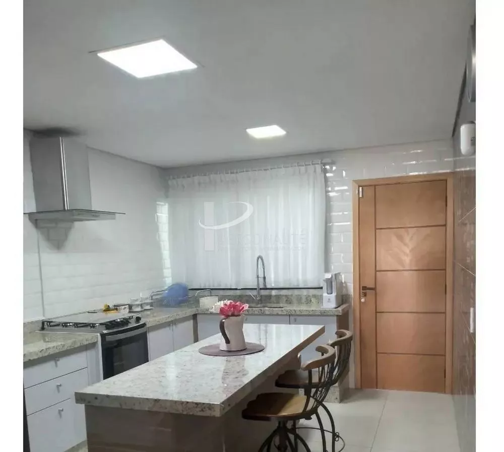 Sobrado à venda com 3 quartos, 200m² - Foto 4