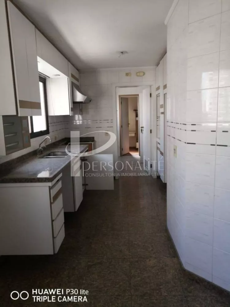 Apartamento à venda com 3 quartos, 228m² - Foto 1