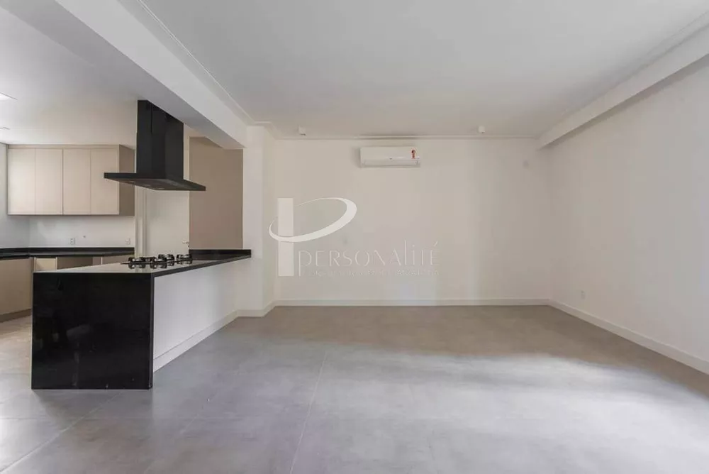 Apartamento à venda com 3 quartos, 209m² - Foto 1