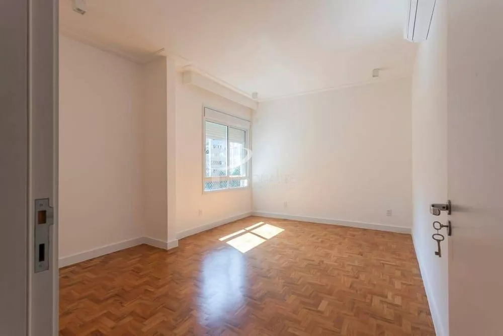 Apartamento à venda com 3 quartos, 209m² - Foto 3