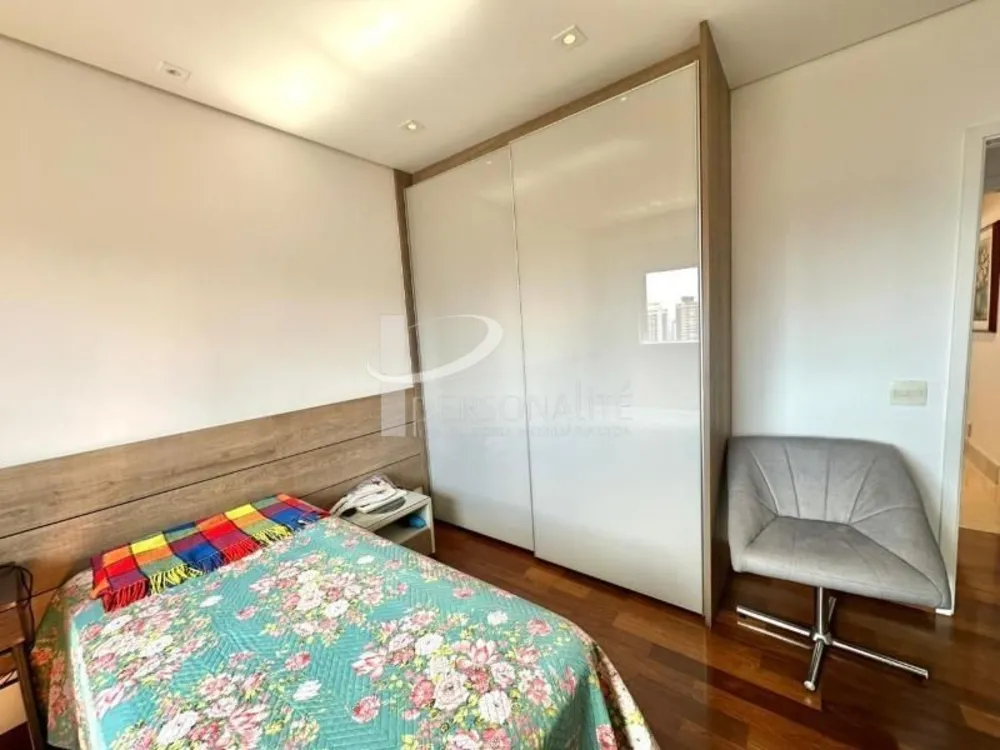 Apartamento, 3 quartos, 218 m² - Foto 1