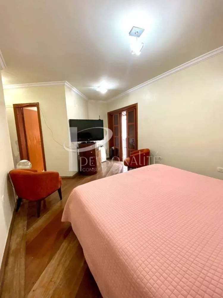 Sobrado à venda com 4 quartos, 380m² - Foto 1