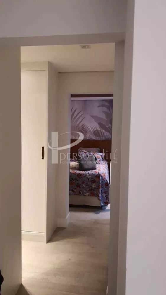 Apartamento à venda com 3 quartos, 202m² - Foto 2