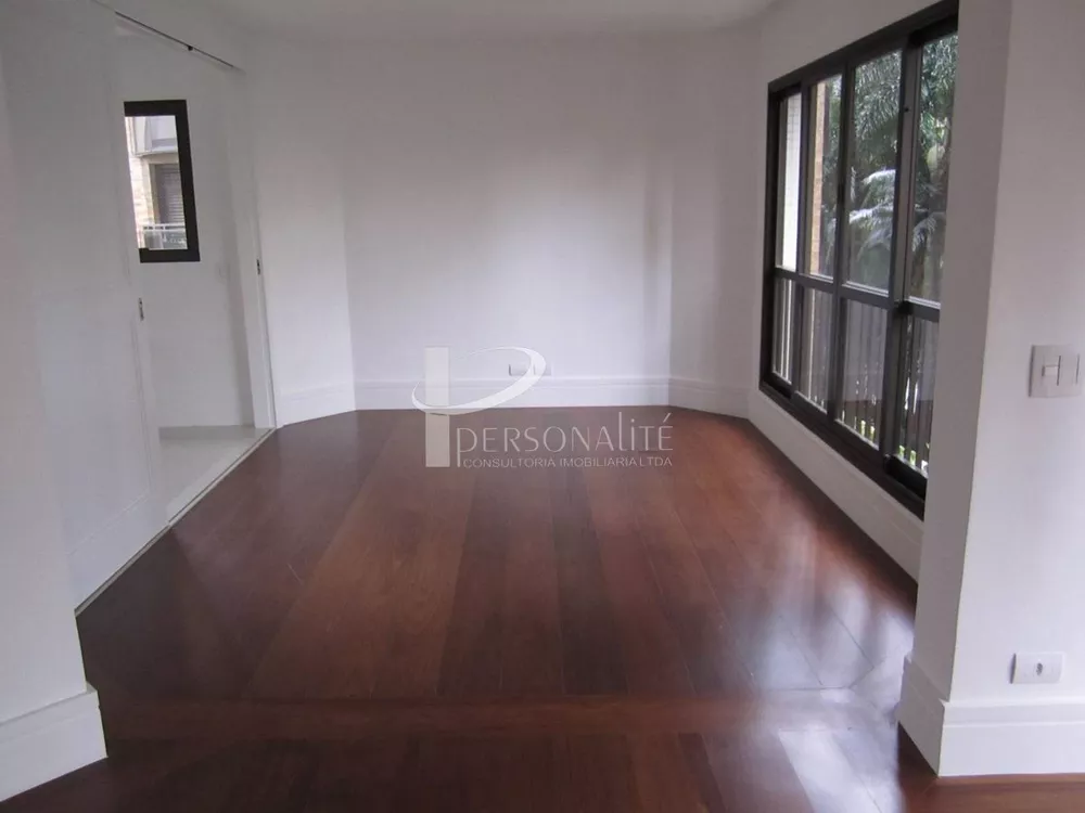 Apartamento à venda com 3 quartos, 210m² - Foto 3