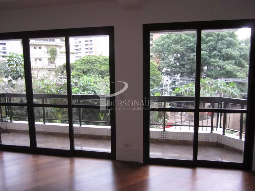 Apartamento à venda com 3 quartos, 210m² - Foto 2