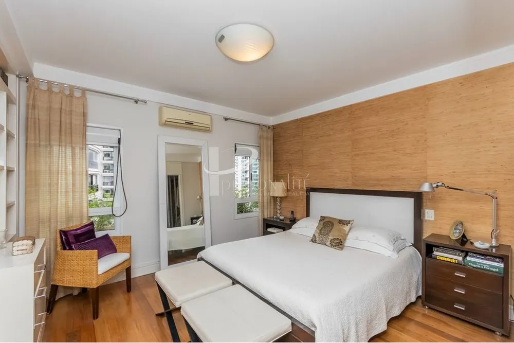 Apartamento, 3 quartos, 243 m² - Foto 1
