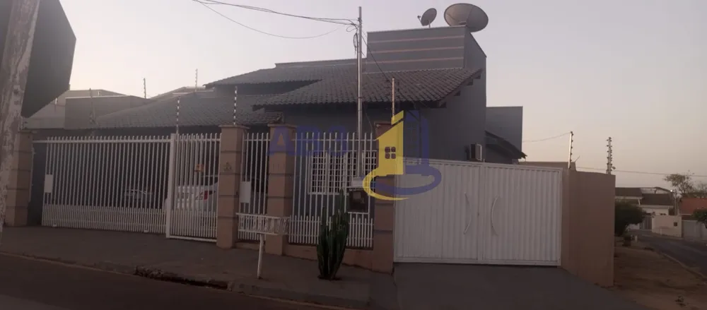 Casa, 2 quartos, 225 m² - Foto 1
