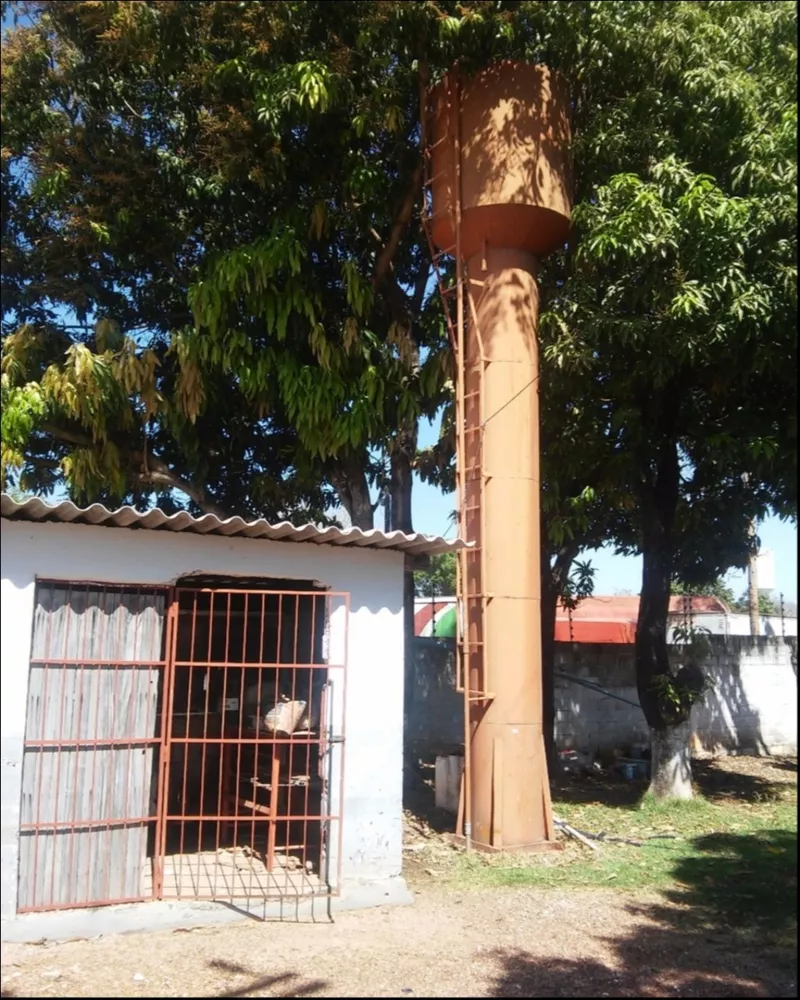 Terreno à venda com 2 quartos, 1000m² - Foto 2