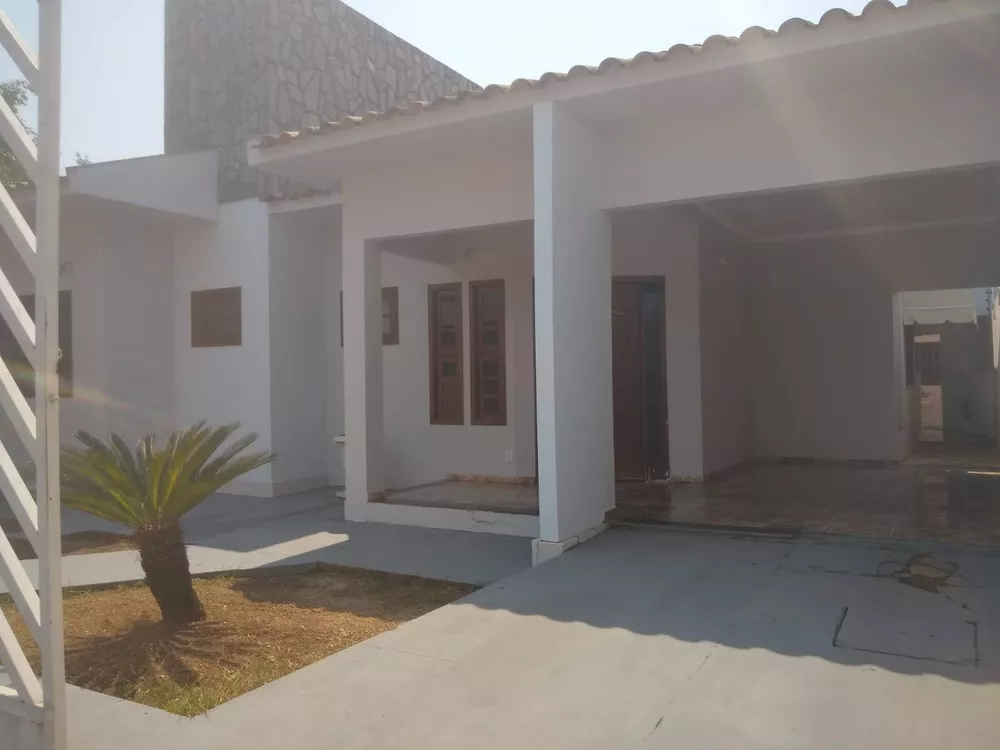 Casa à venda com 3 quartos, 220m² - Foto 2