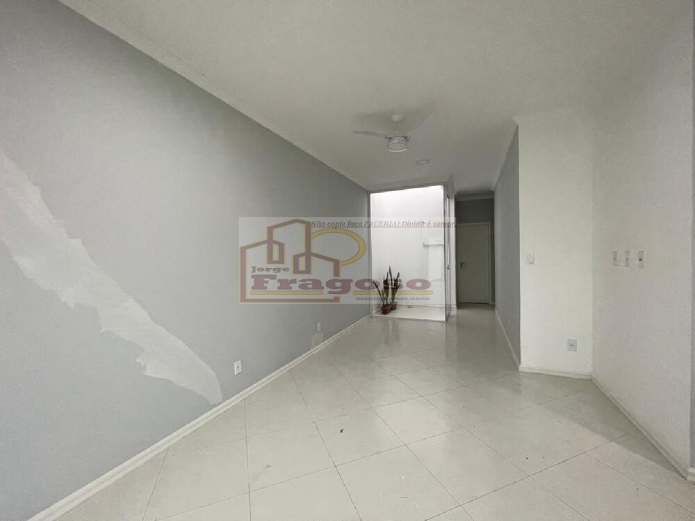 Casa à venda com 3 quartos, 210m² - Foto 1