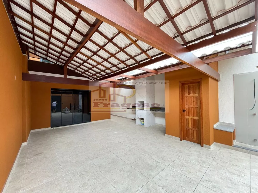 Casa à venda com 4 quartos, 166m² - Foto 2