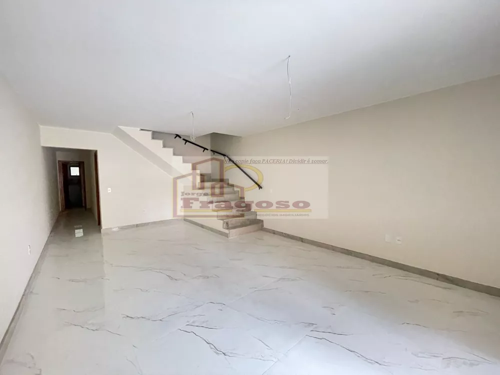 Casa à venda com 4 quartos, 166m² - Foto 3