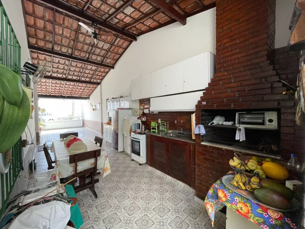 Casa à venda com 2 quartos, 140m² - Foto 2