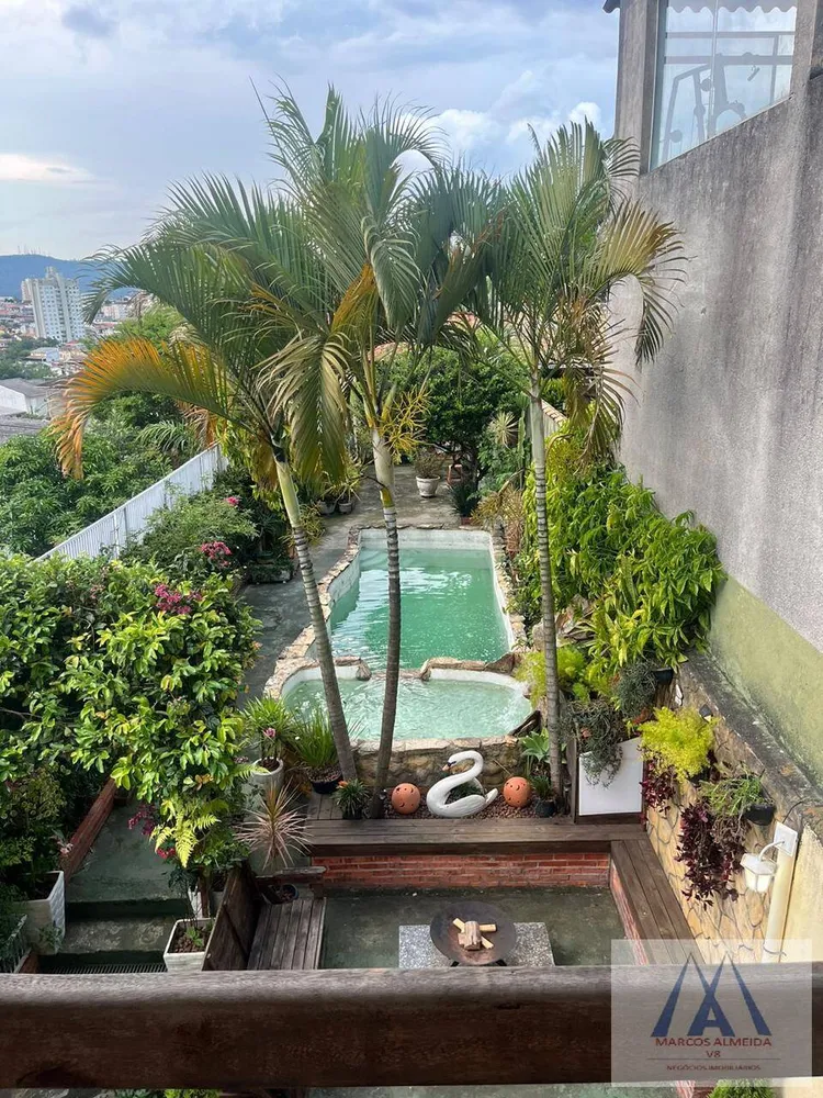Casa, 3 quartos, 215 m² - Foto 1