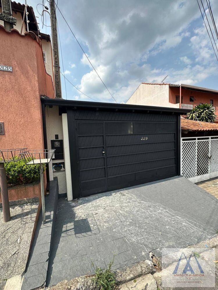 Casa à venda com 3 quartos, 128m² - Foto 1