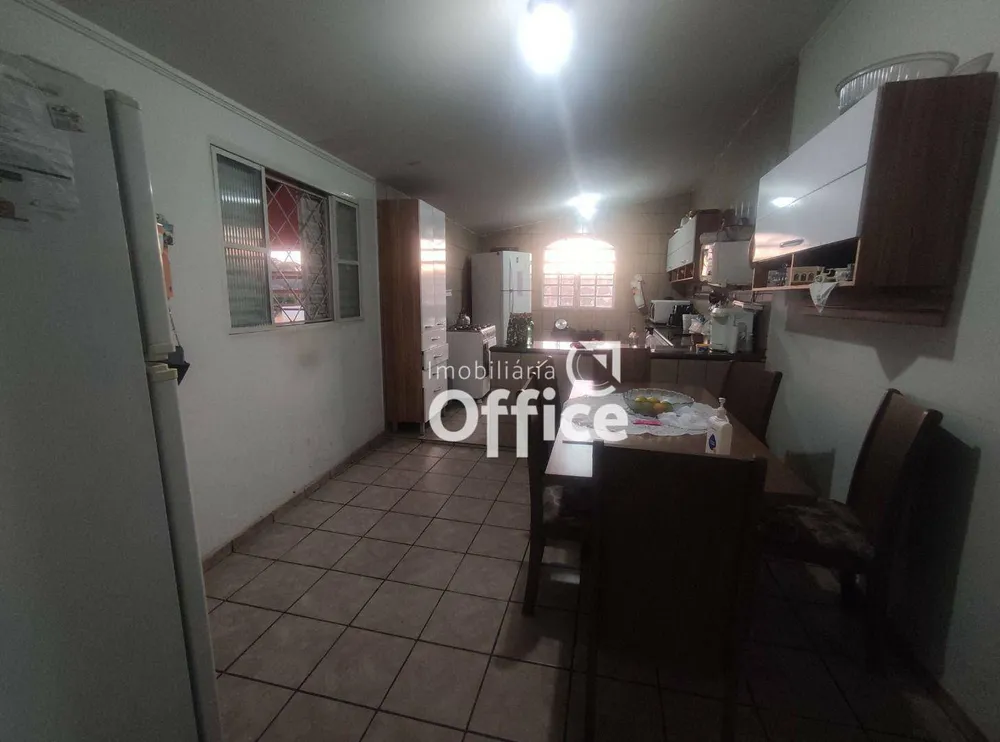 Casa, 4 quartos, 250 m² - Foto 4