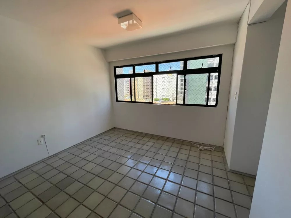 Apartamento à venda com 3 quartos, 180m² - Foto 2