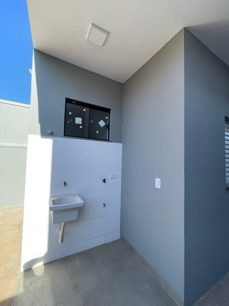 Casa à venda com 3 quartos, 100m² - Foto 4