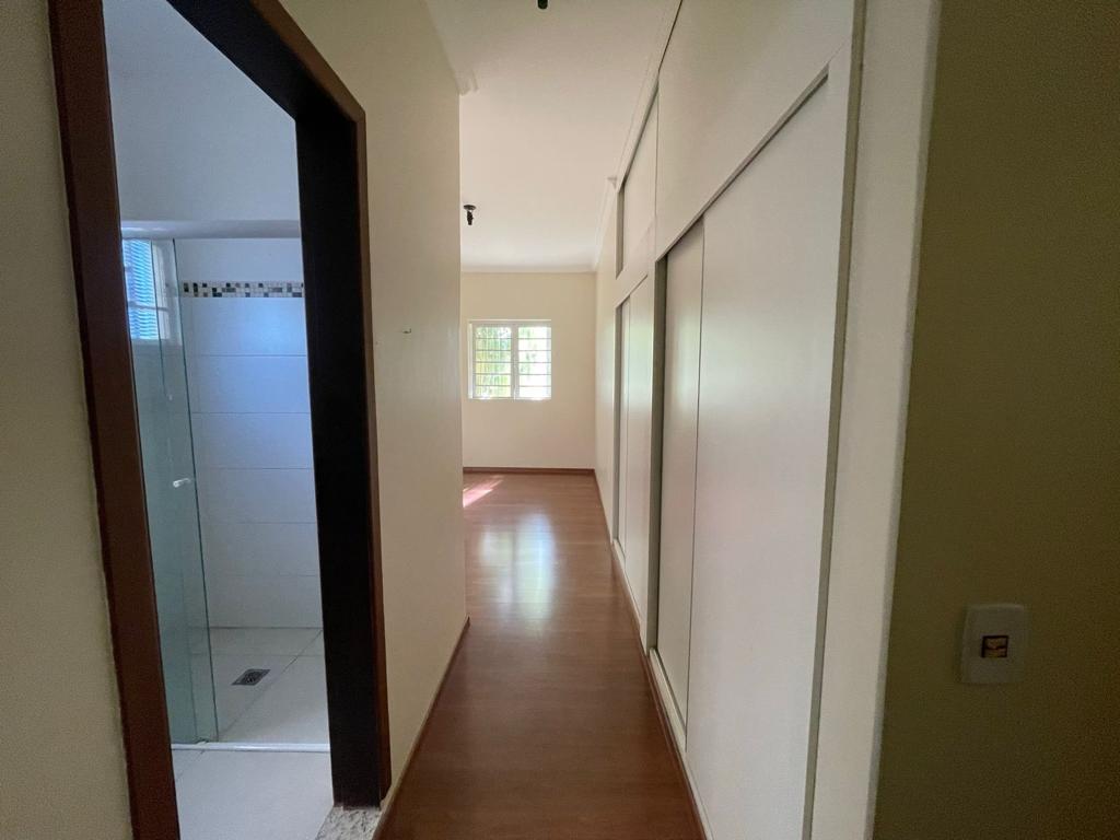 Casa à venda com 3 quartos, 300m² - Foto 7