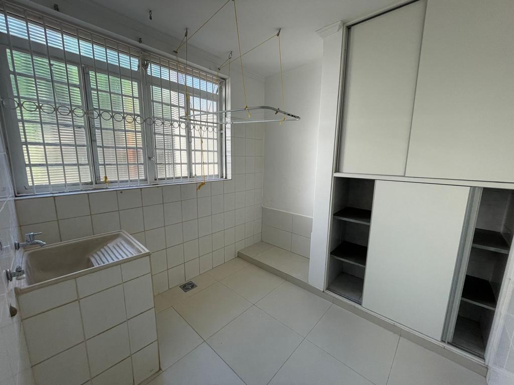 Casa à venda com 3 quartos, 300m² - Foto 3