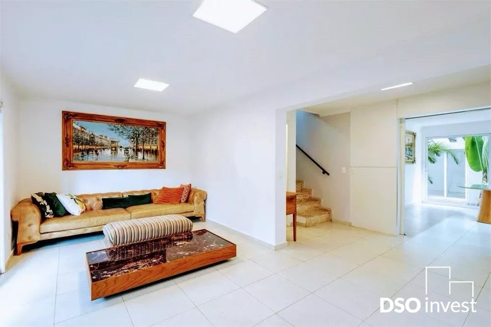 Casa à venda com 3 quartos, 200m² - Foto 1