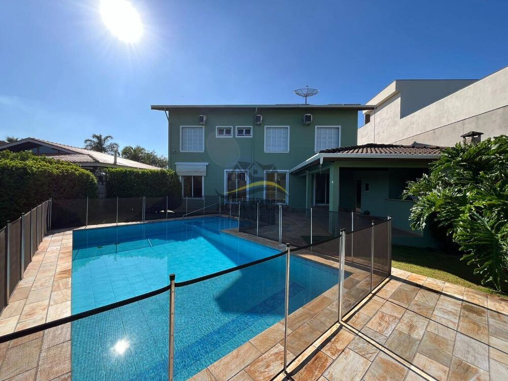 Casa de Condomínio à venda com 4 quartos, 360m² - Foto 1