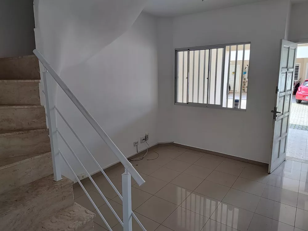 Casa à venda com 3 quartos, 92m² - Foto 2