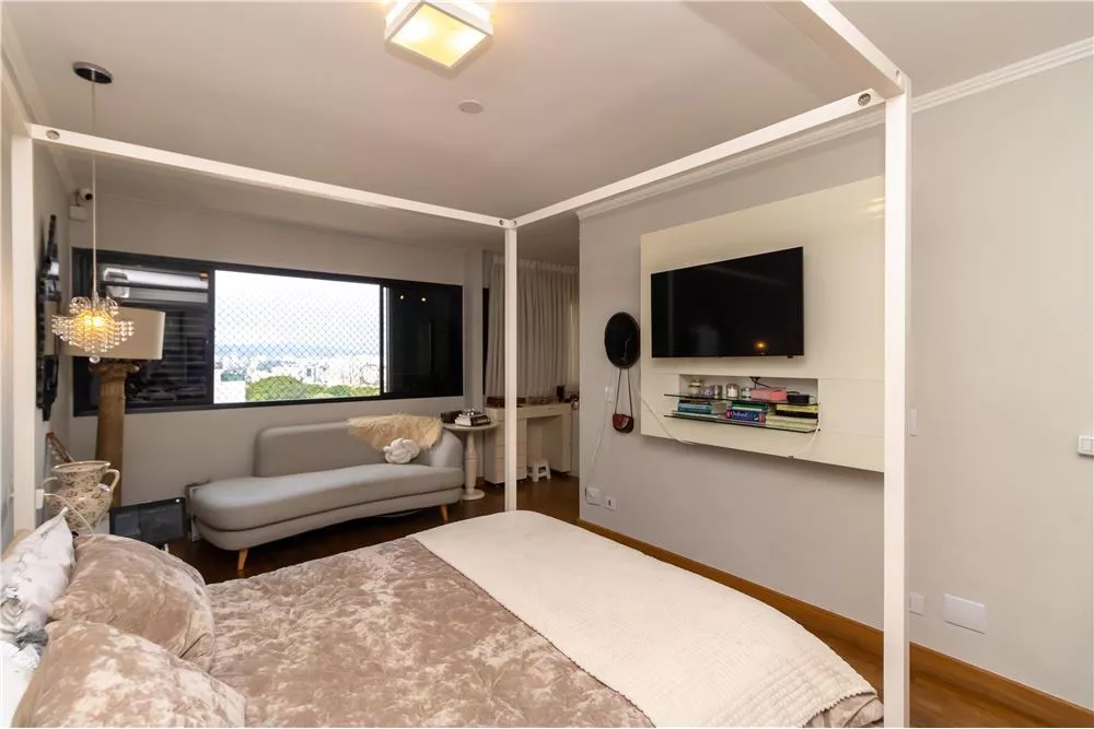 Apartamento à venda com 3 quartos, 222m² - Foto 4