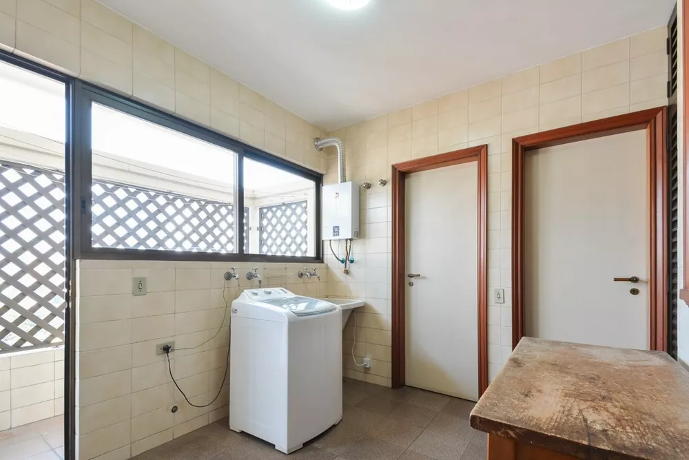 Apartamento à venda com 4 quartos, 246m² - Foto 2