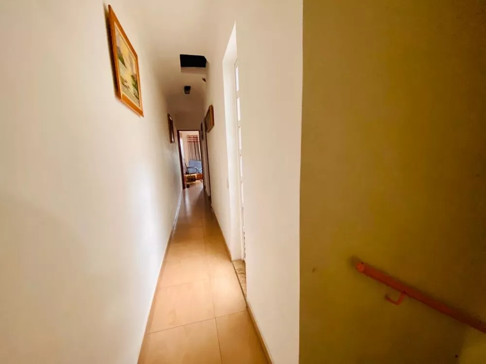 Casa à venda com 3 quartos, 180m² - Foto 1