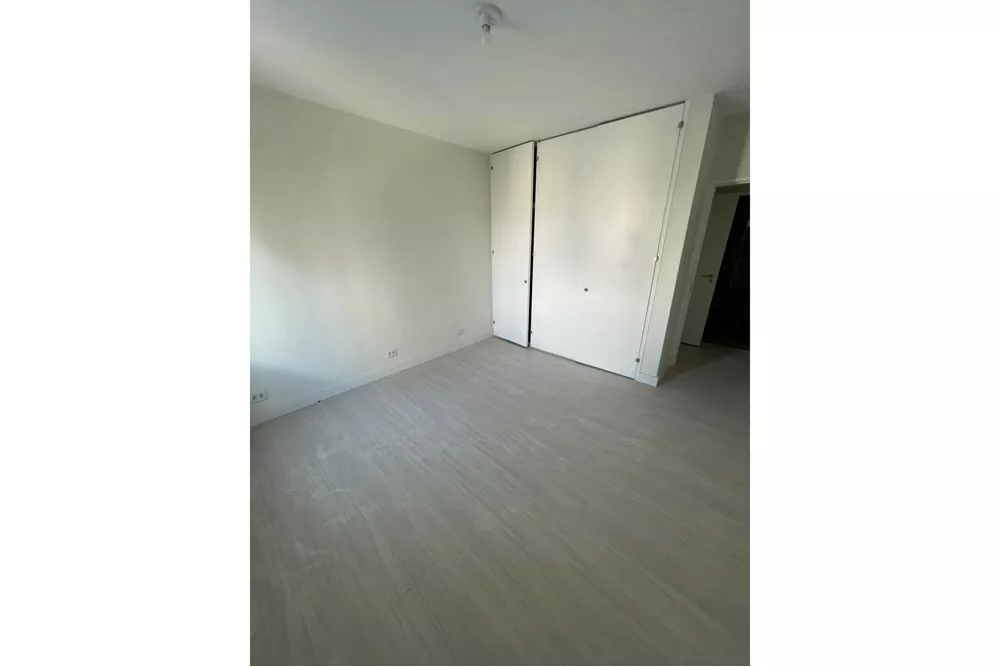 Apartamento à venda com 3 quartos, 137m² - Foto 2