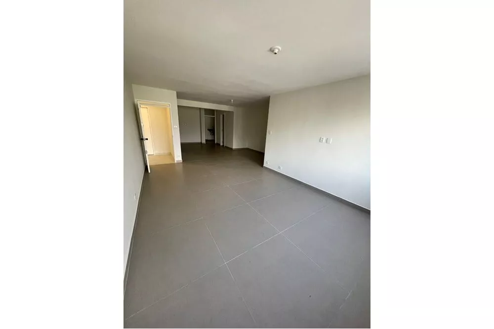 Apartamento à venda com 3 quartos, 137m² - Foto 1