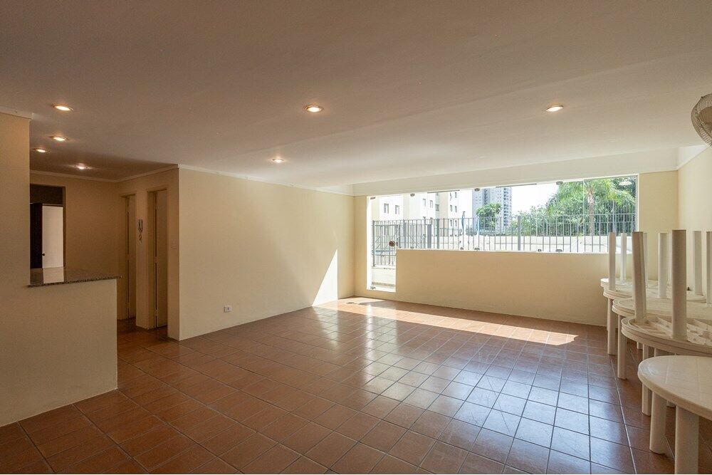Apartamento à venda com 2 quartos, 74m² - Foto 2