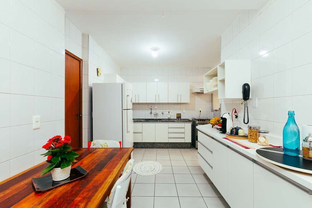 Apartamento à venda com 3 quartos, 105m² - Foto 2
