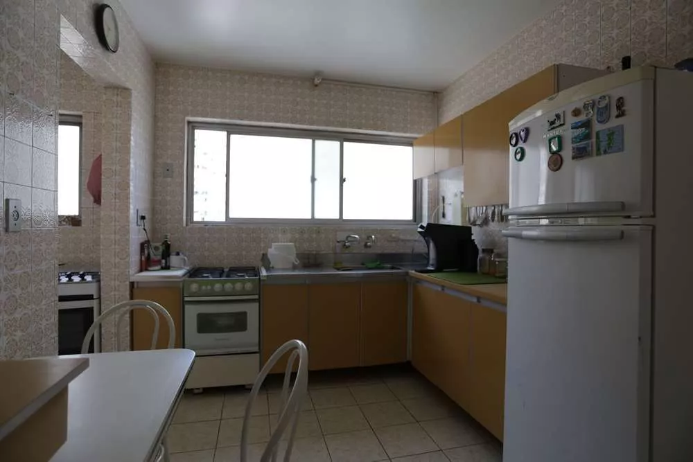 Apartamento à venda com 3 quartos, 155m² - Foto 2