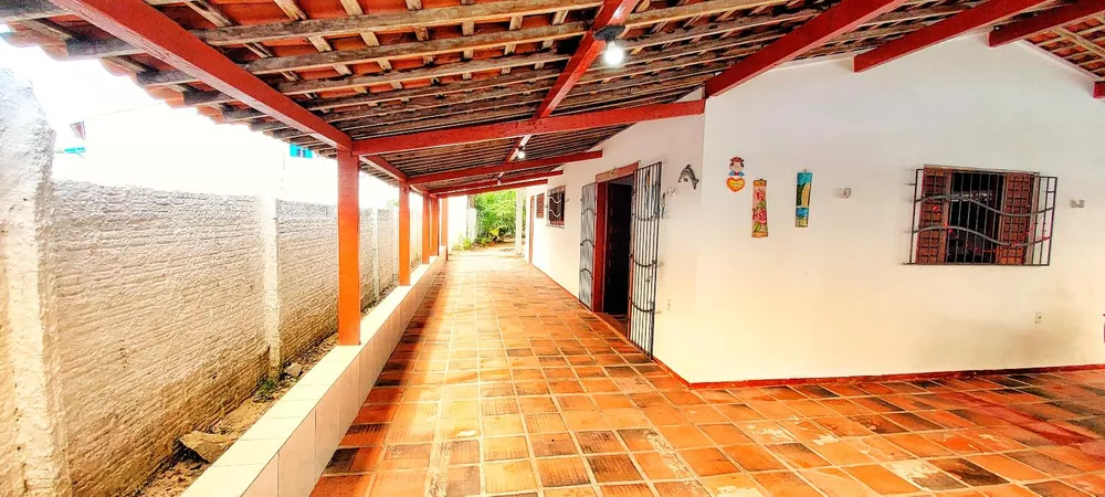 Casa à venda com 3 quartos, 200m² - Foto 2