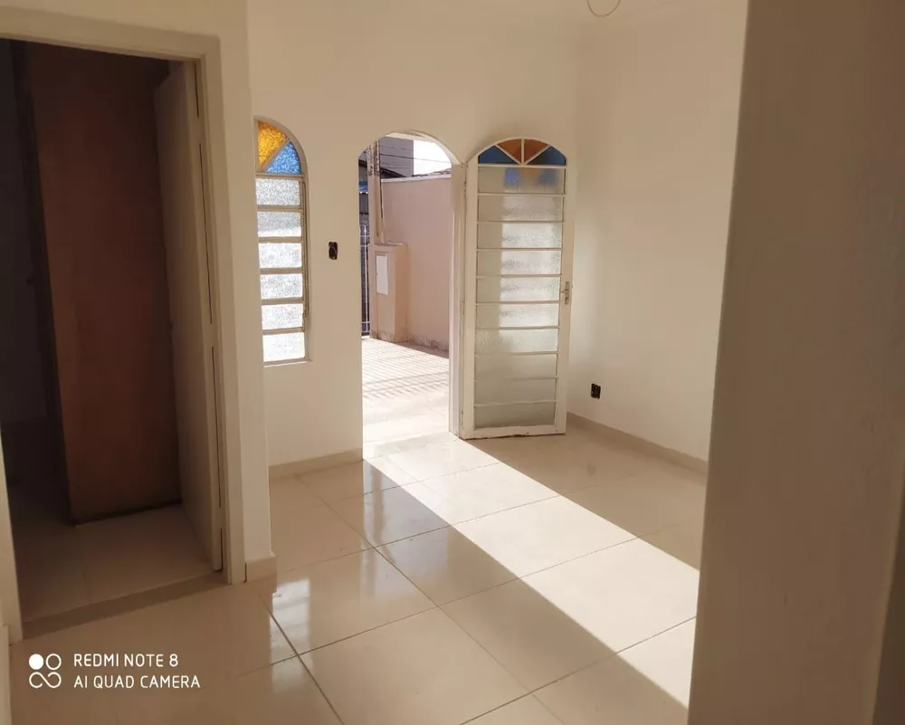 Casa à venda com 2 quartos, 250m² - Foto 3