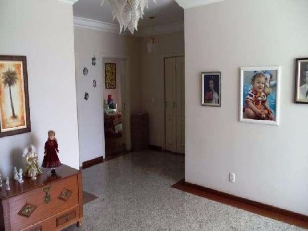 Casa à venda com 4 quartos, 700m² - Foto 2