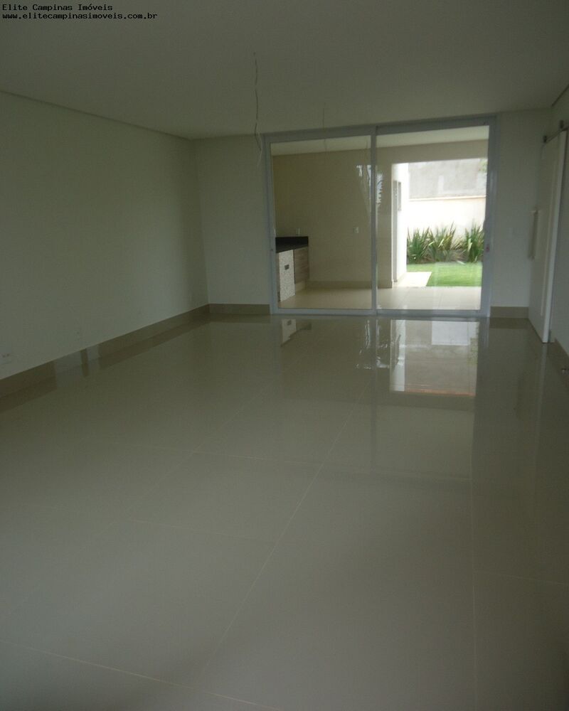 Casa de Condomínio à venda com 3 quartos, 250m² - Foto 3
