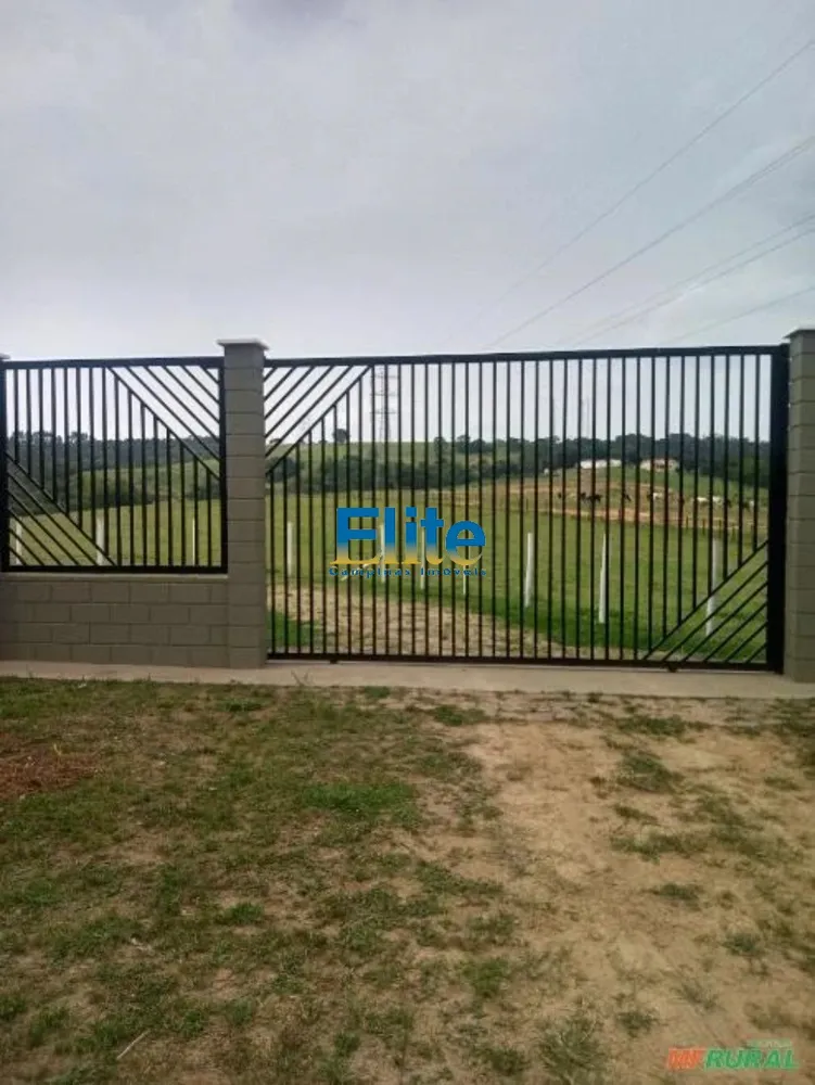 Sítio, 2 quartos, 18 m² - Foto 1