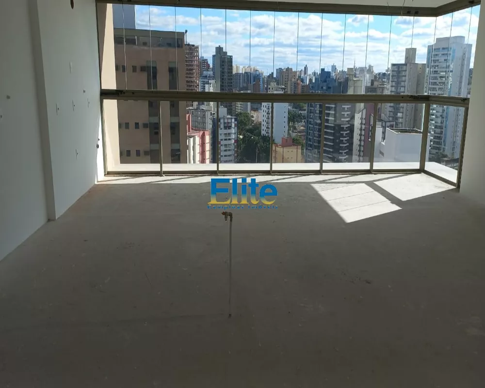 Apartamento à venda com 3 quartos, 178m² - Foto 4