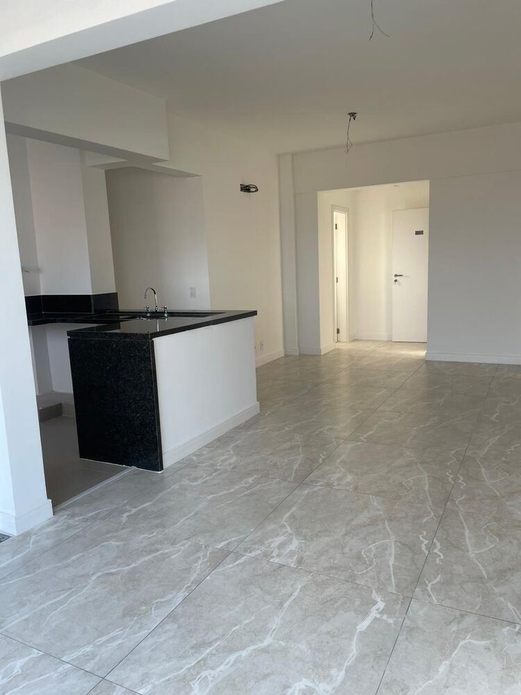 Apartamento à venda com 2 quartos, 82m² - Foto 2