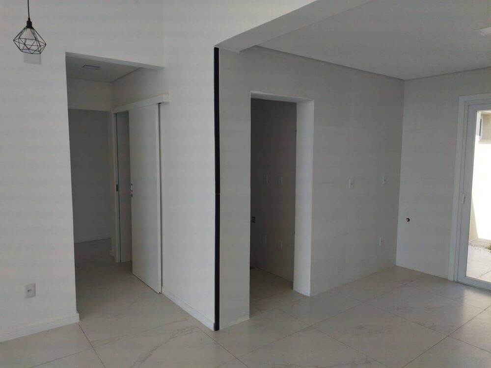 Casa à venda com 3 quartos, 103m² - Foto 1