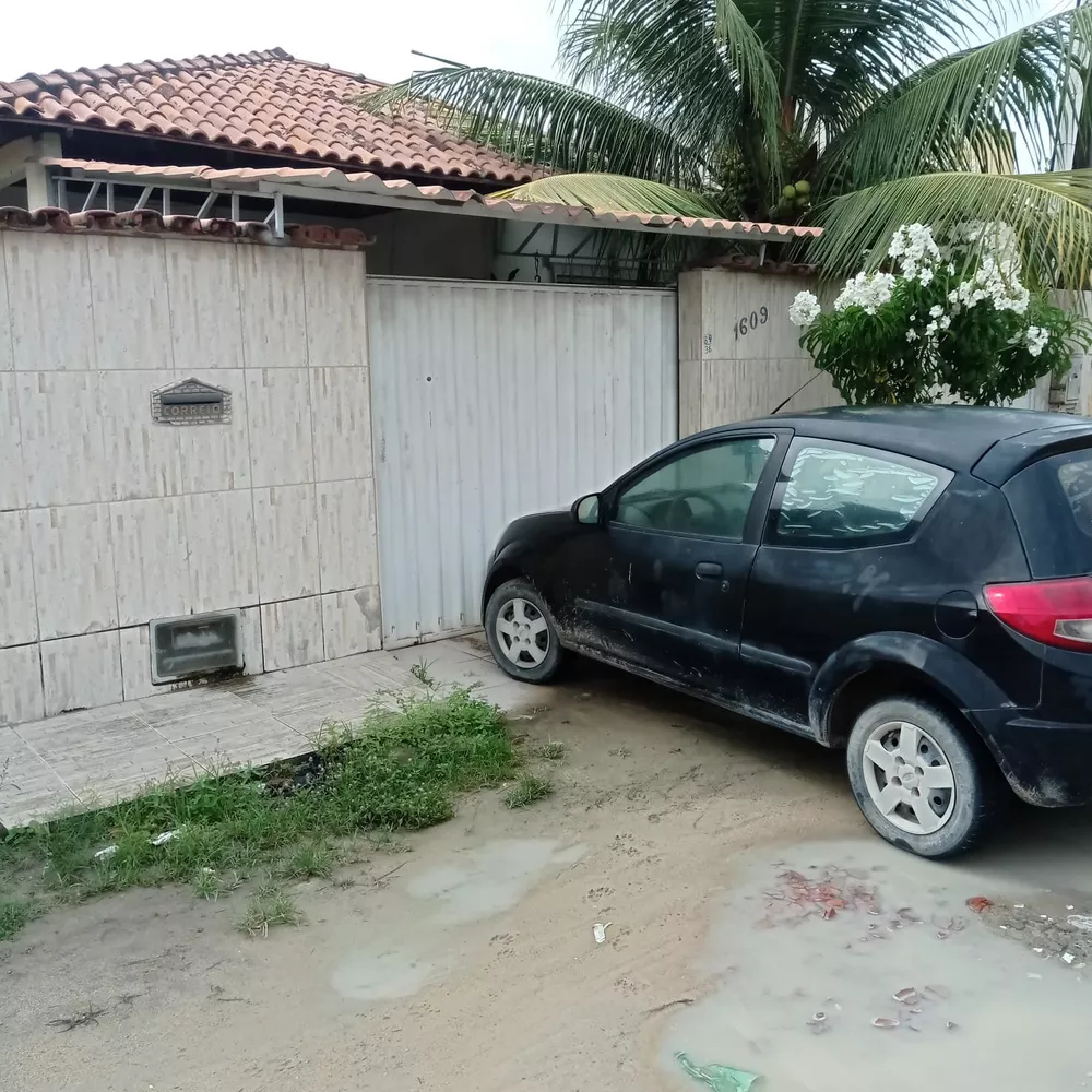 Casa à venda com 4 quartos, 70m² - Foto 1