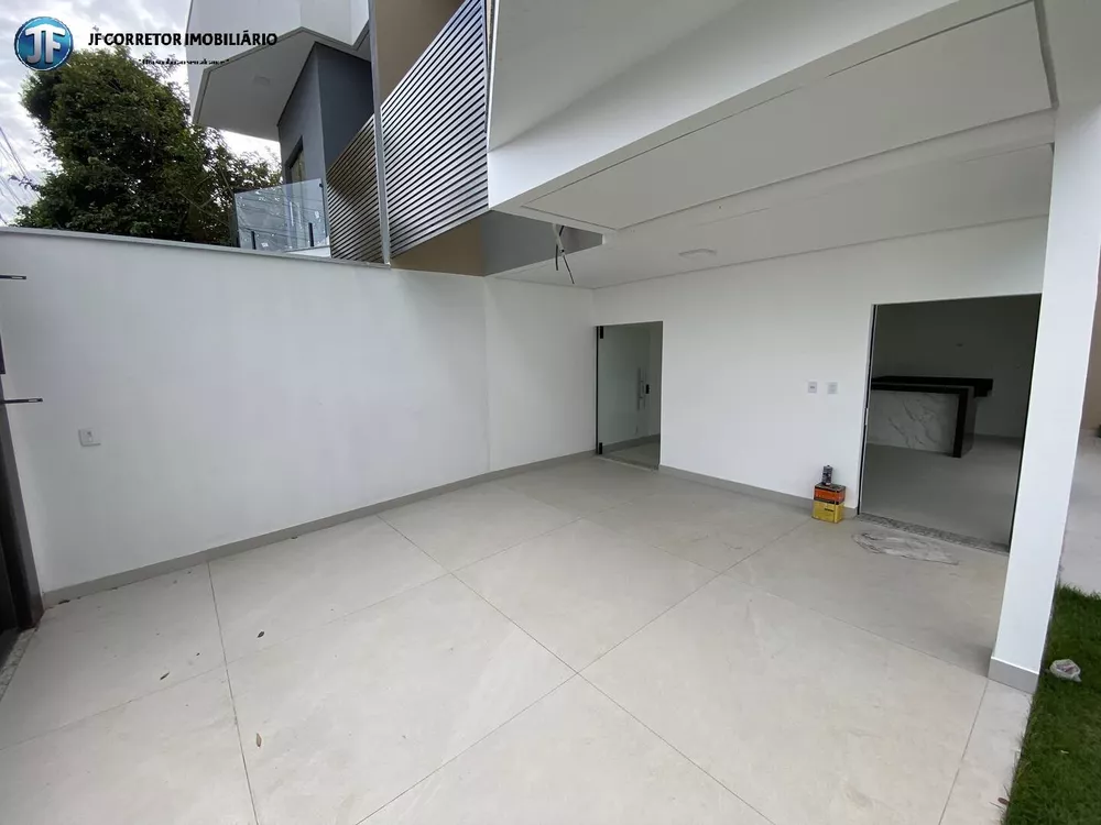 Casa à venda com 3 quartos, 126m² - Foto 2