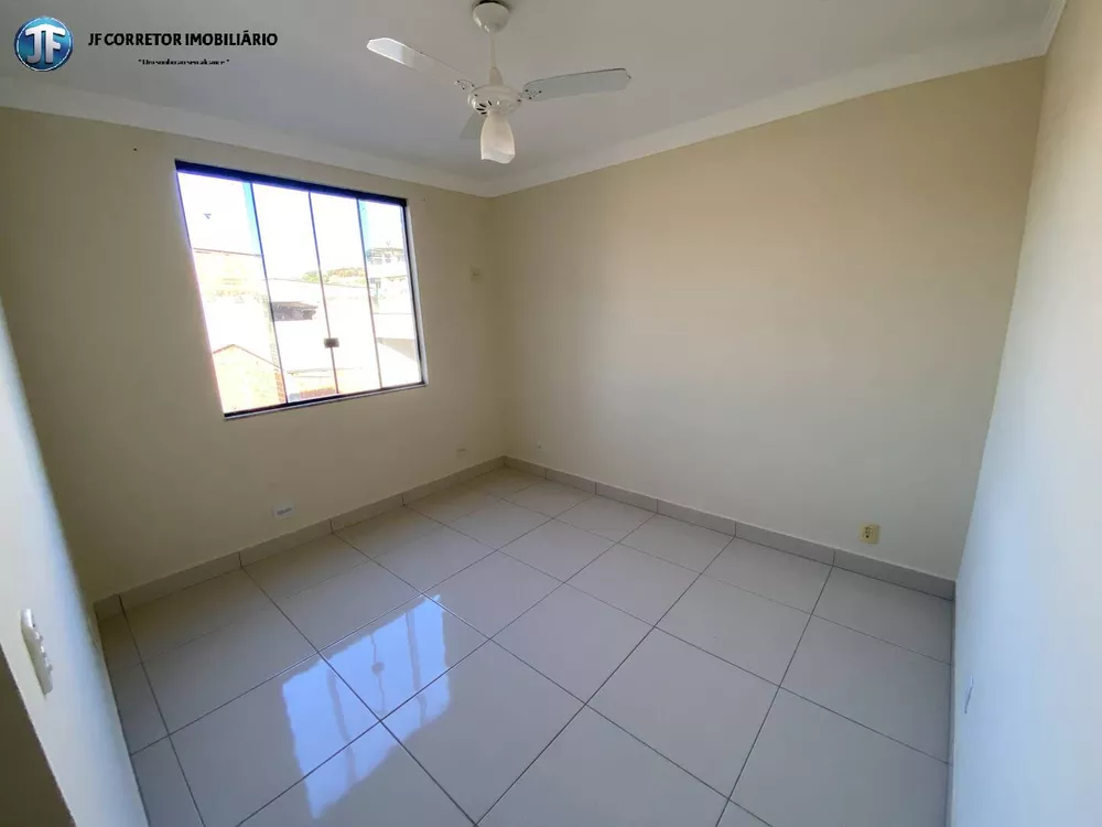 Apartamento à venda com 3 quartos, 200m² - Foto 2