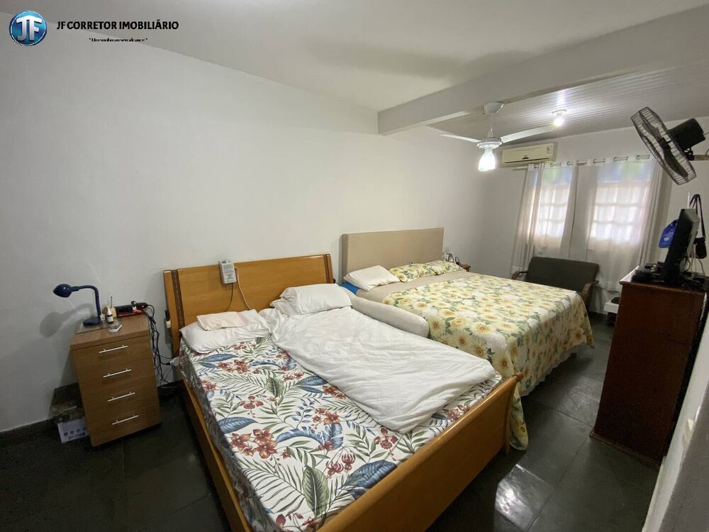Casa à venda com 5 quartos, 215m² - Foto 4