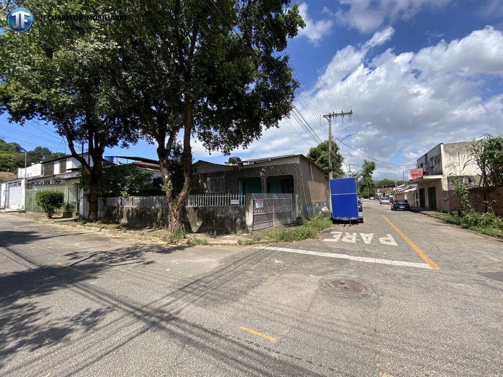 Casa à venda com 3 quartos, 390m² - Foto 2