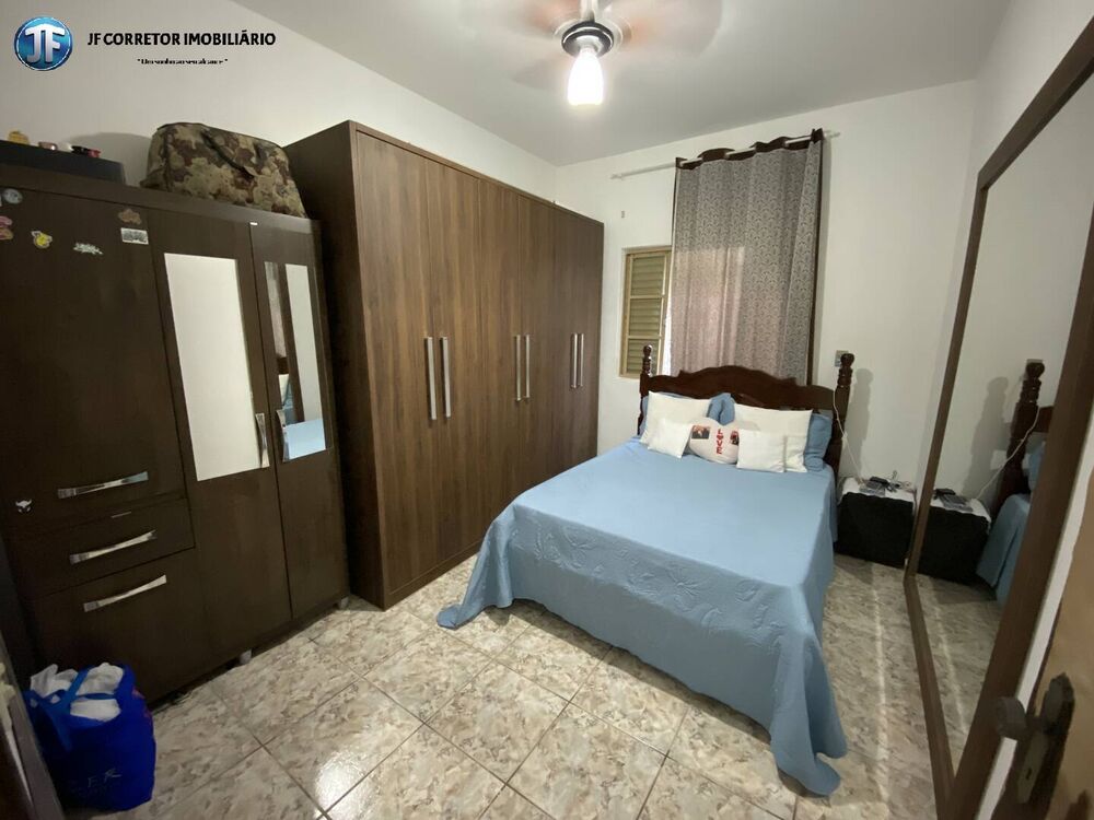 Casa à venda com 4 quartos, 250m² - Foto 2